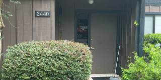 Large partially furnished townhome - WON'T LAST Gallery 4
