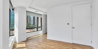 Ora Gallery 52