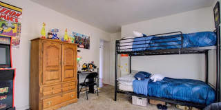 Cozy 3BD/2BA Home in Bakersfield's 93306 — Fully Equipped, Fireplace, Solar & All Pets Welcome! Gallery 8