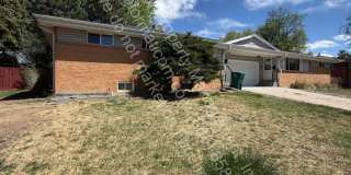 Pet Friendly - Spacious 4 Bedroom 1.5 Bathrooms Home with Flexible Layout in Wheat Ridge Pet Friendly - Spacious 4 Bedroom 1.5 Bathrooms Home with Flexible Layout in Wheat Ridge Gallery 1