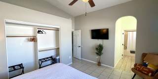 Luxurious Fully Furnished 3 Bedroom Home with Garage! Gallery 28