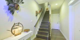 Stunning 4 bed, 4 Bath with Private Rooftop Terrace & Garage Gallery 4