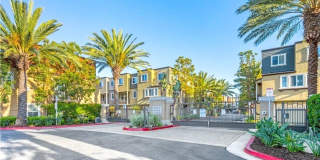 Spectacular Gated 3 Bed + Den, 2.5 Bath Townhouse in Newport Beach. Gallery 1