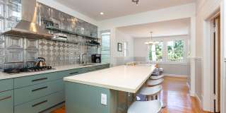 Castro: UNFURNISHED Top Floor Flat w/ Private Deck, W/D in unit & Garage Parking Gallery 9