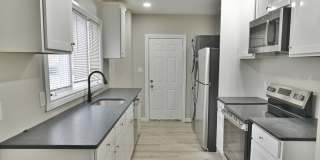 Beautifully Renovated 3 Bedroom with Parking Gallery 5