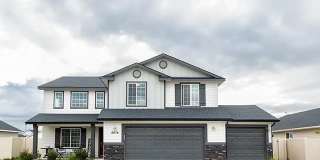 Great 4 bed 2.5 bath home with 2600 sq ft!  Kuna Home with lots of room just off N Ten Mile Rd and Columbia. Gallery 1