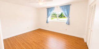 Annual unfurnished   **55+**     2/2 villa downtown Sarasota Gallery 15