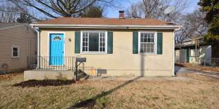 2 Bedroom 1 Bathroom House with a Fenced-in Yard! Gallery 1