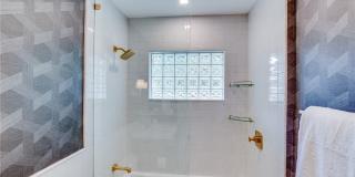 700 Holly Road Gallery 29