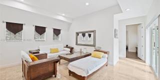 2501 Pine Tree Dr Gallery 17