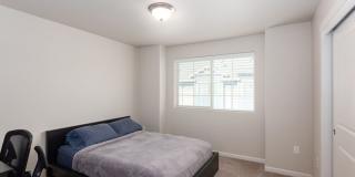 Spectacular 2 Bed | 2.5 Bath + Office/Den Townhome | Prime Hillsboro Location | Modern Living | Close to Everything Gallery 11
