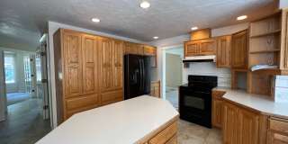 Tri-Level Spring Blvd Home Gallery 12