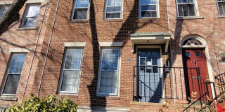 Spacious and Bright 2-level 1 BR in Adams Morgan Gallery 1