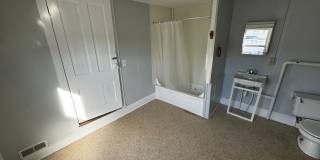 2 bedroom house with garage! Gallery 13