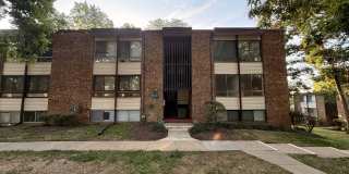 Fresh and ready 2Bed/1Bath - Close to Metro, Shopping, and Dining! Gallery 24