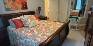 Knoxville 37917 - Available Now! 2 bedroom, 1 bath home - Contact Lisa Vineyard 865-216-9334 Gallery 28