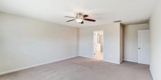 Room in 5 Bedroom Home at Green Birch Dr Gallery 30