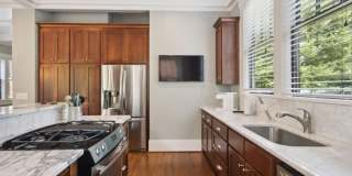 519 N Highland Avenue NE Gallery 10