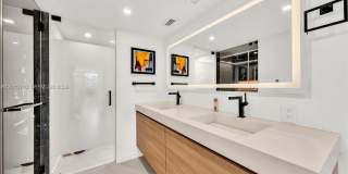 1147 Hillsboro Mile Gallery 31