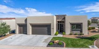 4 Bed, 3 car garage, private pool for rent! Gallery 3