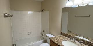 Spacious 1 bedroom/1 bathroom condo at Oasis at Pearl Lake Gallery 8