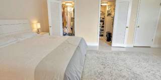 2421 Northeast 10th Street Gallery 18