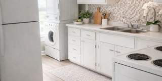 ***Relax, Entertain, and Feel at Home on W Jackson Street*** Gallery 1