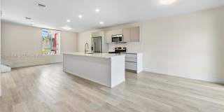 2561 NE 193rd St Gallery 1