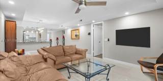 811 S Hollybrook Dr Gallery 1