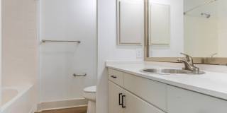 5225 Maple Avenue Gallery 42