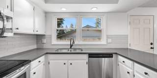 Stunning 4 Bedroom Columbia Highlands Home for Lease - 14103 SE McGillivray Blvd Gallery 13