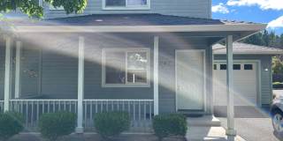 Two Bedroom 3 Bath Duplex-Townhouse in Southwest Medford Gallery 1