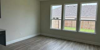 Room in 4 Bedroom Home at Purple Heart Dr Gallery 1