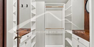Stunning Townhouse with Washer/Dryer and Central AC Gallery 17