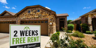 2 Weeks Free / 3/2/2 Duplex Close to Freiheit Village & Creekside Shopping, Restaurants, & Entertainment / Fridge / Fenced in Yard / CISD Gallery 1