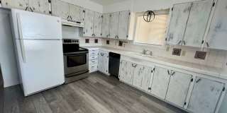 Renovated 2 bed 1 bath duplex near town center Gallery 3