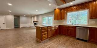 Stylish 3-Bedroom Remodel with Two Fireplaces and Mountain Views Gallery 14