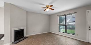 Cobblestone Townhouse - End unit close to parking Gallery 19