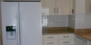 Huge 4 bedroom unit with A/C,  in-unit laundry and parking in Oak Square! Gallery 13