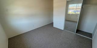 Updated 2 Bed / 1 Bath Condo in Lakeside Gallery 14