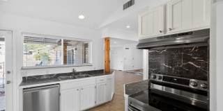 Charming 4BR House in Phoenix Gallery 6