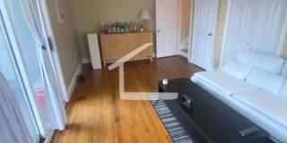 huge 3 bed in Somerville Gallery 7