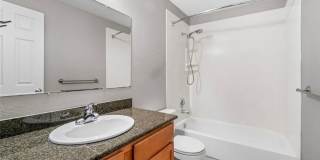 Charming 2BR Condo in Bothell Gallery 16
