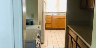 Large House w/ off-street parking & 3 BATHROOMS! Gallery 5