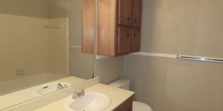 South Tyler! 3 Bedroom, 2 Bath Duplex w/Garage Gallery 13