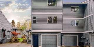 Beautifully Remodeled 2 bed/1.5 Bath Townhome in Shoreline Gallery 1