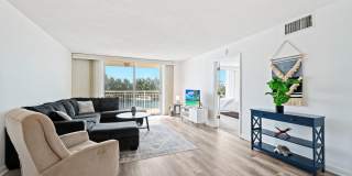 1050 Hillsboro Mile Gallery 6