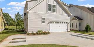 A great place to stay that is a nice and cozy cottage in the great neighborhood of Southwood Gallery 17