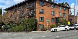 7101 LIVE A HALF MILE TO GREEN LAKE & 3 BLOCKS TO THE ROOSEVELT LIGHT RAIL Gallery 1