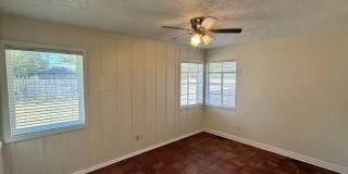 Gorgeous 3 Bed 1 Bath in The Village Gallery 11